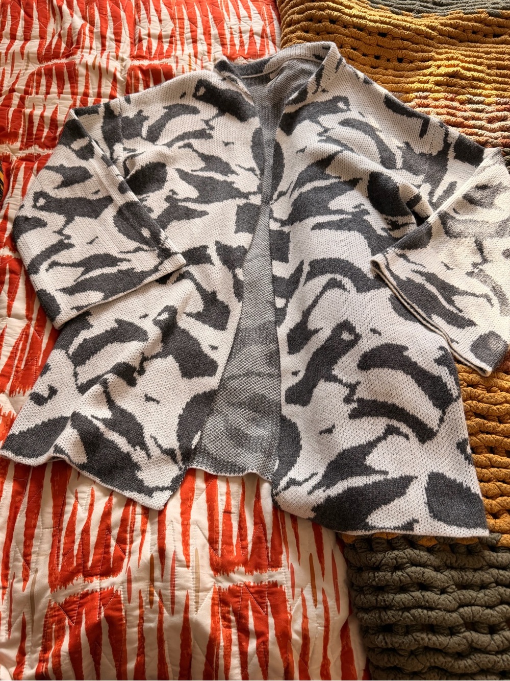 Abstract Pattern Open Front Cardigan - Picture 5 of 7